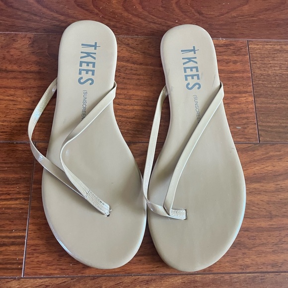 TKEES Shoes - Tkees Tan Flip Flops Size 8